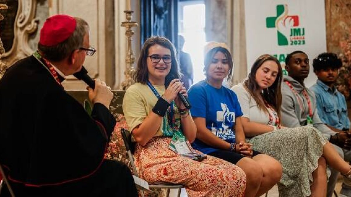 El obispo Barron, de Winona, con jóvenes en la JMJ de Lisboa
