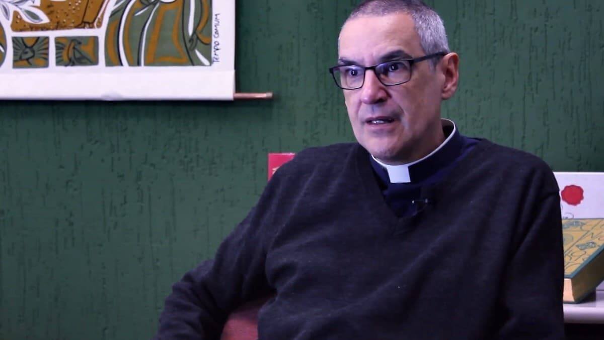 Lício de Araujo Vale tardó treinta años en superar el suicidio de su padre, y se formó profesionalmente en ese área para trabajar en la prevención.