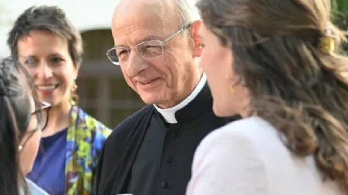 Fernando Ocáriz presenta el Opus Dei como una familia sobrenatural, con los laicos como razón de ser