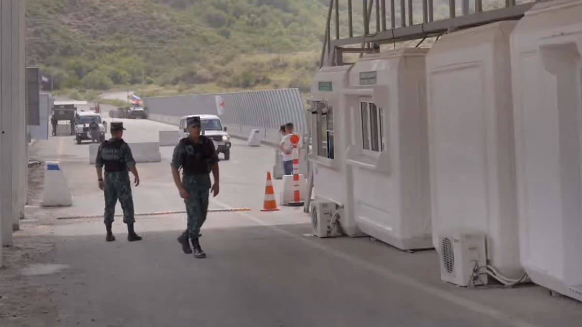El corredor de Lachin ha sido bloqueado por tropas azeríes para impedir la entrada en Artsaj de alimentos y ayuda humanitaria.