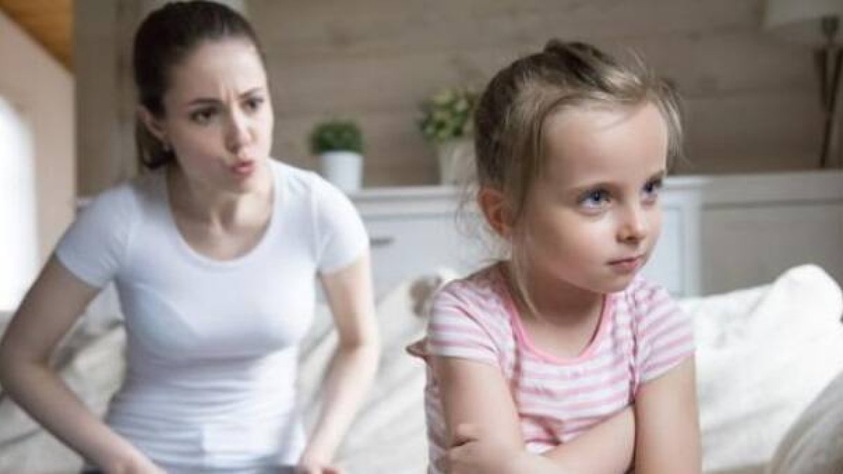 Reprender a los hijos implica amor y firmeza y cabeza fría, con coherencia y sin ceder ante sus trucos