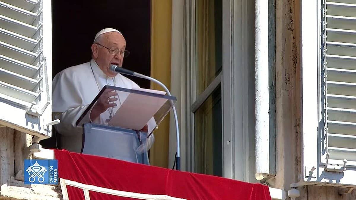 Francisco hizo repetir tres veces a los presentes una jaculatoria a la que acostumbrarse: '¡Señor, sálvame!'
