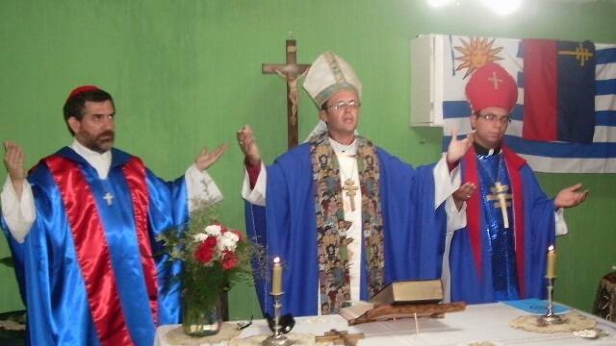 Hay personas que se hacen pasar por sacerdotes católicos, a veces son estafadores, otras veces inventan su propia iglesia