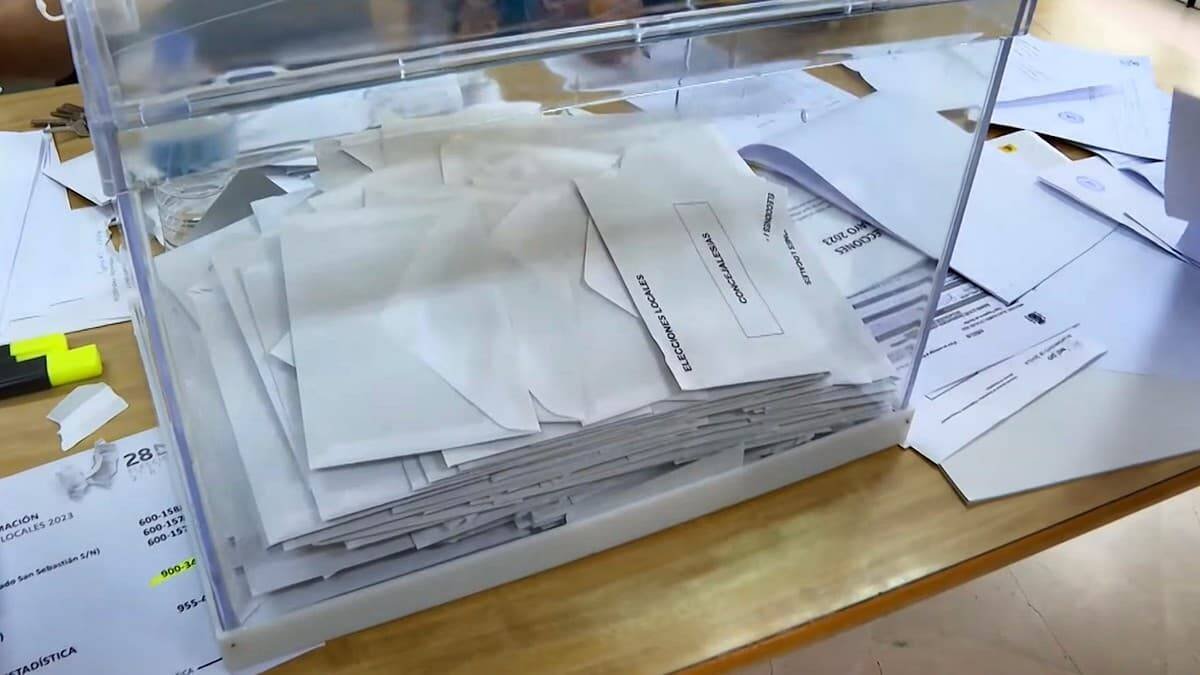 El arzobispo de Oviedo habla de un 'cambio deseable' tras las 'recientes pesadillas' de un 'desastre trucado y mendaz'.