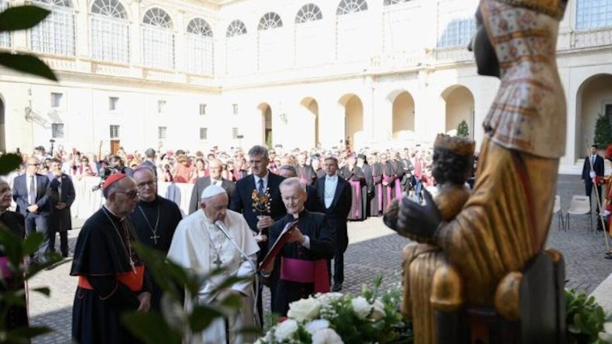 Durante la audiencia, en el Patio de San Dámaso, Francisco dirigió unas palabras en catalán (