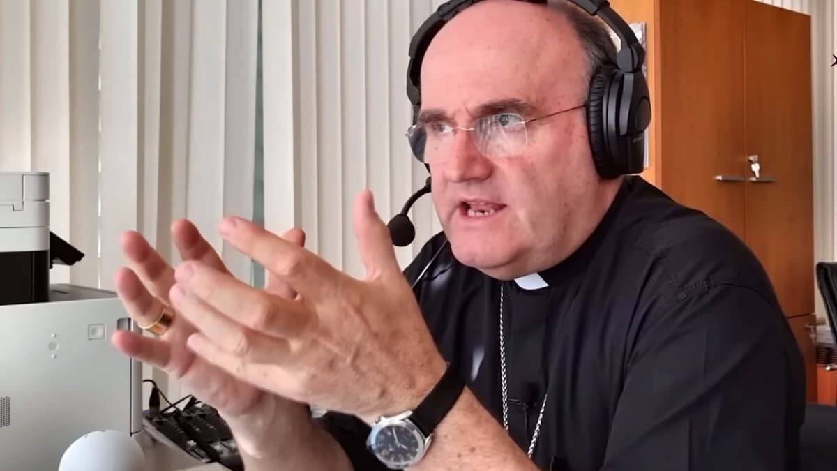 El obispo de Orihuela-Alicante, José Ignacio Munilla, sale al paso de las sorprendentes declaraciones del obispo, y próximo cardenal, responsable de la JMJ de Lisboa.