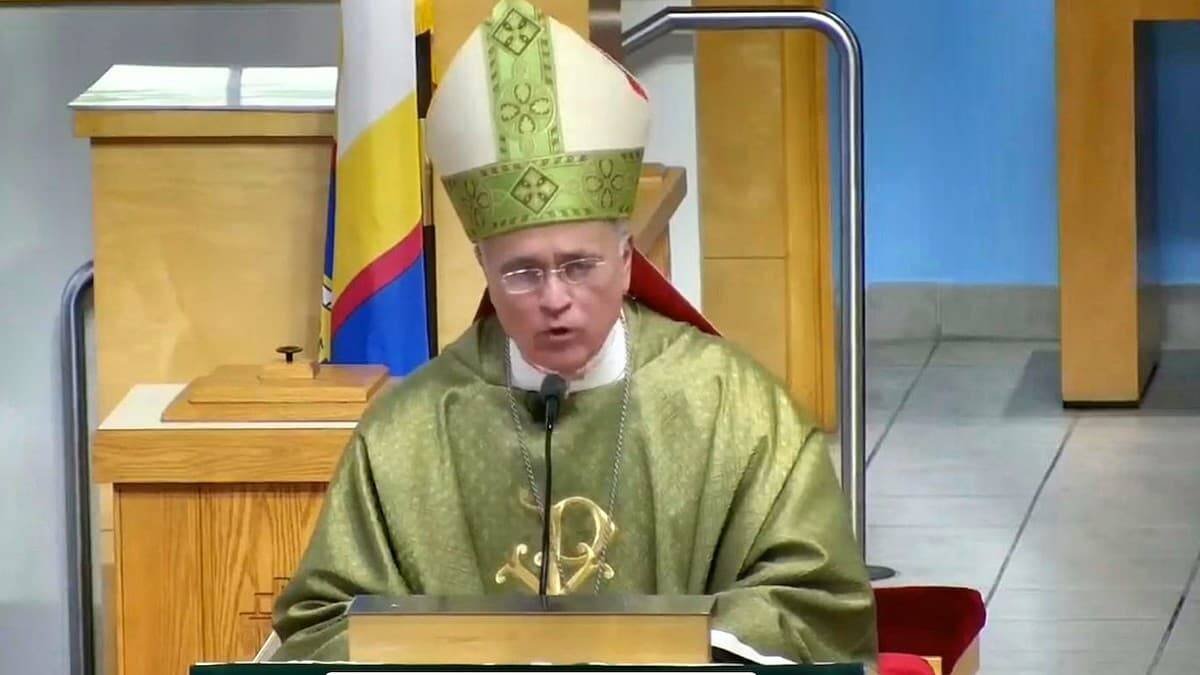 Silvio Báez, durante la homilía de este domingo en Miami, en la que oró por monseñor Rolando Álvarez.