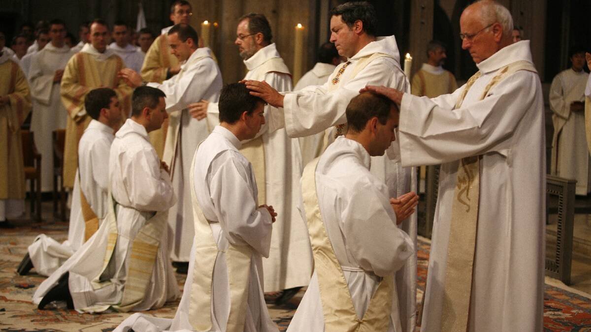En la Iglesia Católica latina los aspirantes al sacerdocio optan por una vida célibe.