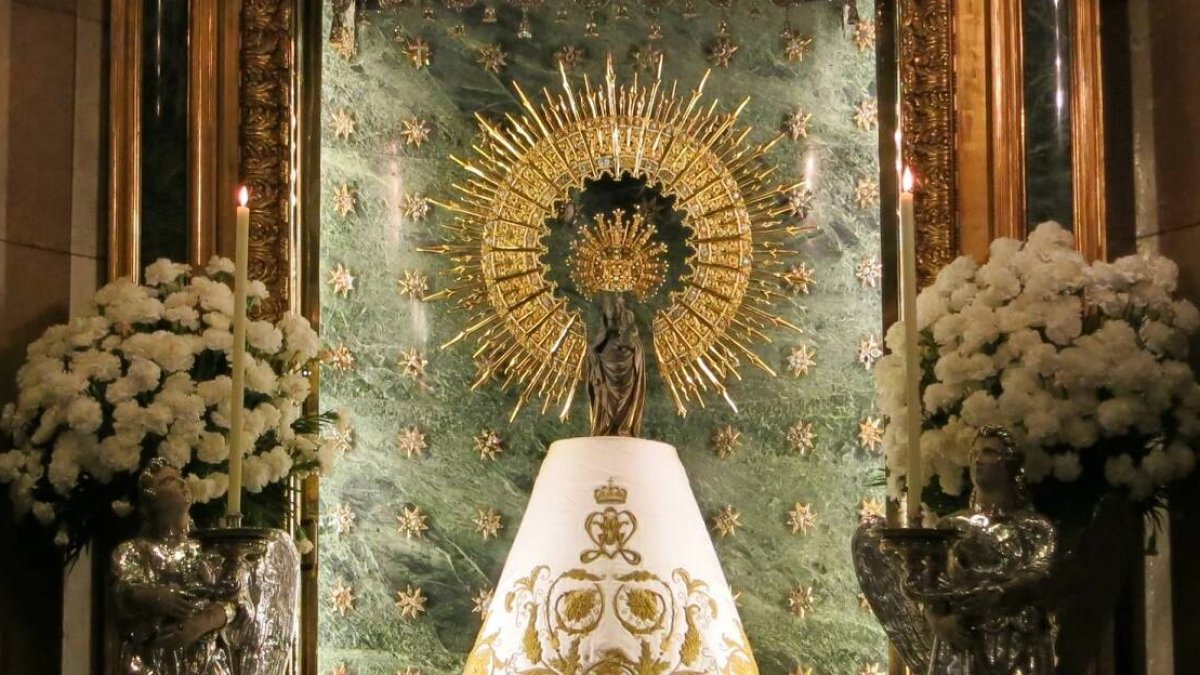 La Virgen del Pilar es una de las advocaciones más marianas en el mundo, especialmente en España y en el mundo hispano.