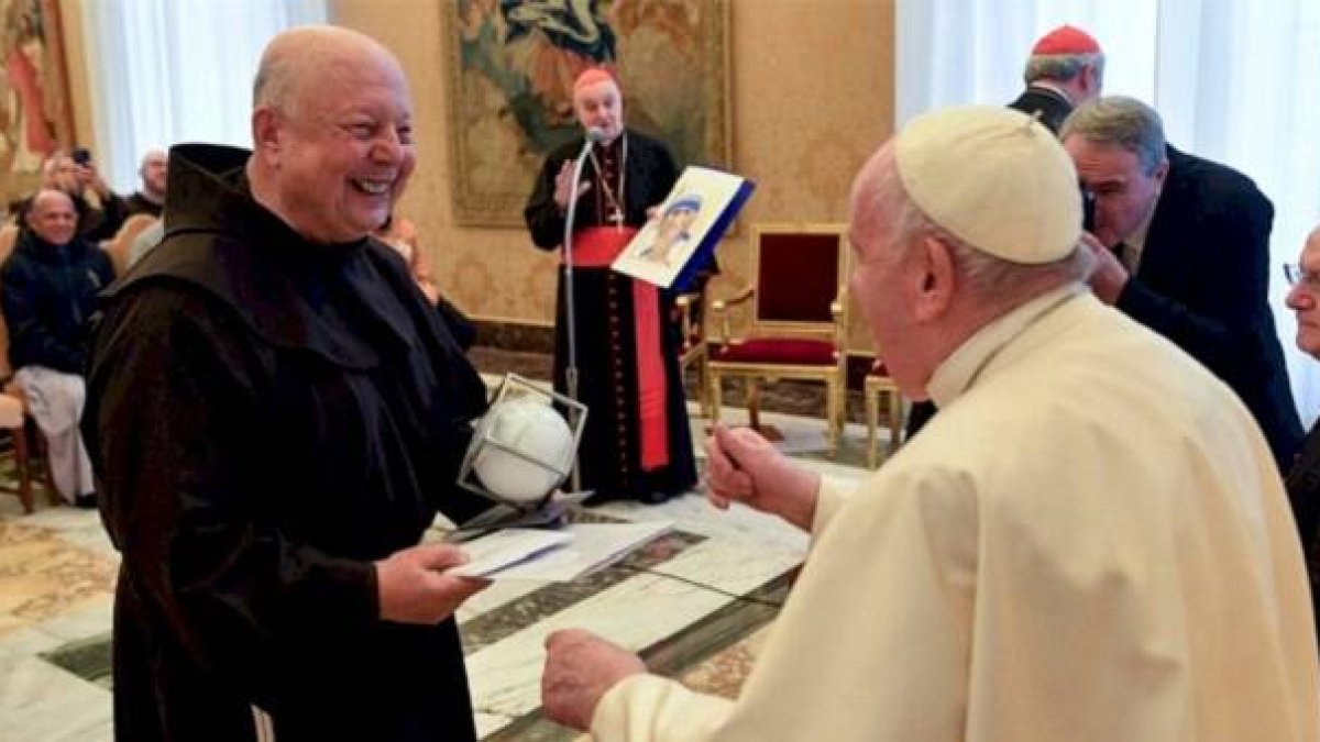 Fray Hanna Jallouf saludando al Papa.