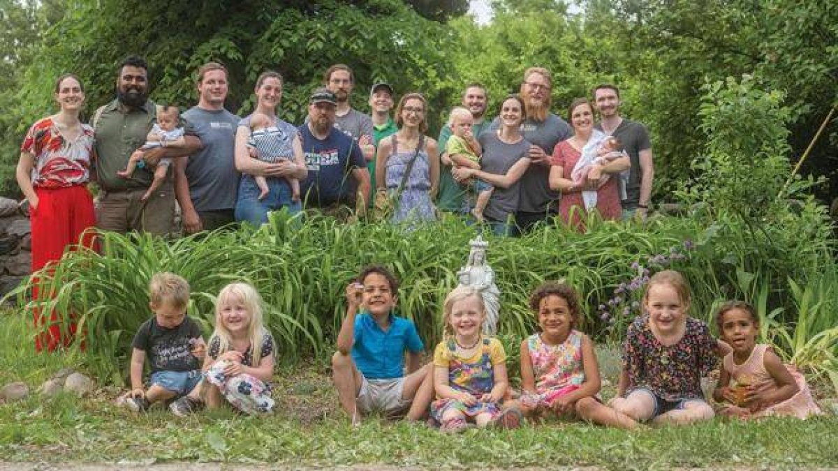 Los integrantes de Cottonwood Farm, variados en su sensibilidad, dedicación o habilidades, coinciden en entregar lo mejor de sí mismos para el bien de su comunidad, anclada firmemente en la fe y la familia.