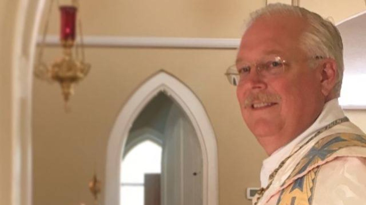 John Calvert es diácono permanente y sirve en dos pueblos de Kentucky... llegó a la fe meditando con santa Teresa