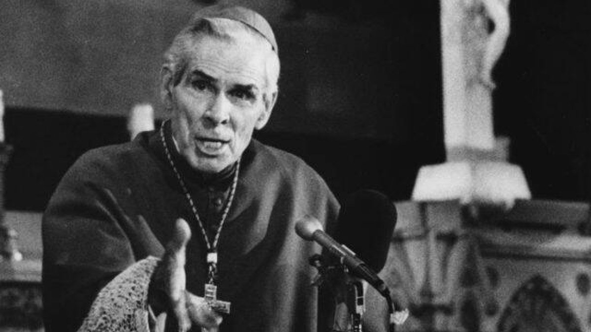 Fulton Sheen escribió y profesó una gran devoción eucarística:sus consejos y costumbres siguen siendo útiles y seguidos por multitud de fieles décadas después de su muerte.