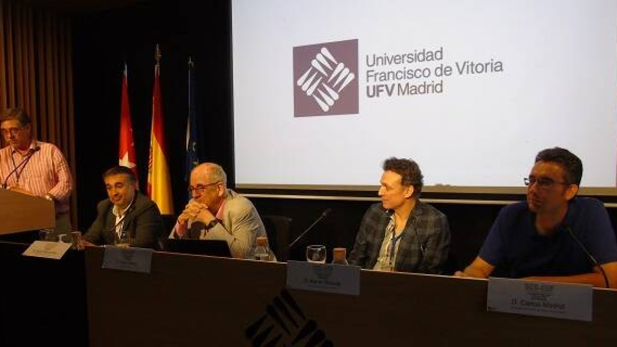 Mesa redonda sobre Malos Argumentos en el II Congreso de Científicos Católicos en la UFV de Madrid