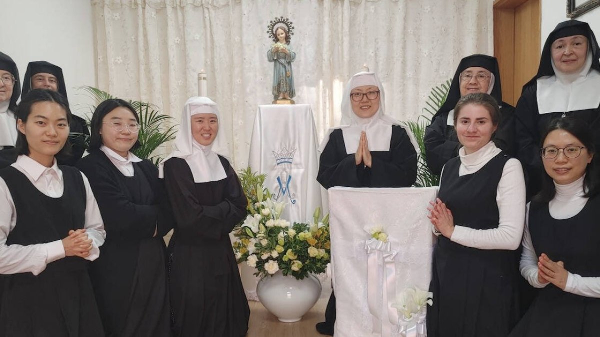 La historia de este convento tiene como protagonista a San Juan Pablo II, fue él quien había pedido llevar a Dios allá donde no hubiese amor y fe. En 2005, el año en el que falleció, cinco religiosas llegaron al país asiático.
