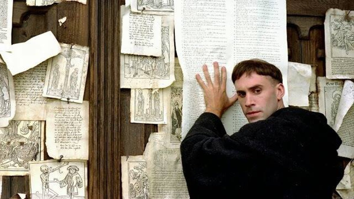 Los historiadores no ven que en el siglo XVI en la Iglesia hubiera necesariamente más corrupción que en cualquier otra época de la historia. Escena de la película