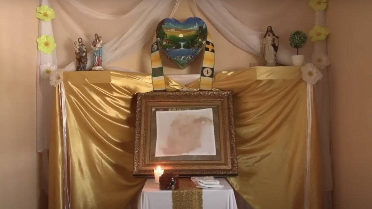 EL 9 de junio de 2022, el laico José Elmer Benítez Machado llegó el primero a la ermita de El Espinal para celebrar la Liturgia de la Palabra y distribuir la comunión entre los fieles. Cuando abrió el sagrario encontró algo sorprendente.