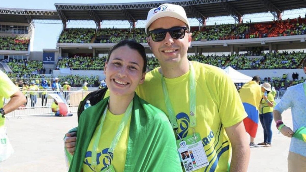 Gustavo y Fabíola fueron como pareja a la JMJ de Río, la primera del Papa Francisco. En 2016, casi recién casados, viajaron hasta Cracovia para ser voluntarios.