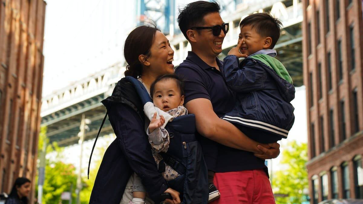 La revolución sexual ha dejado una cosecha de vacío e insatisfacción, frente al cual sigue alzándose el amor conyugal real, estable, fiel, perdurable y fecundo. Foto (contextual): Artur Dorzhiev / Pexels.