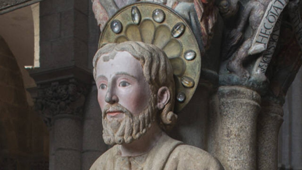 Santiago Apóstol, en el Pórtico de la Gloria, obra del Maestro Mateo