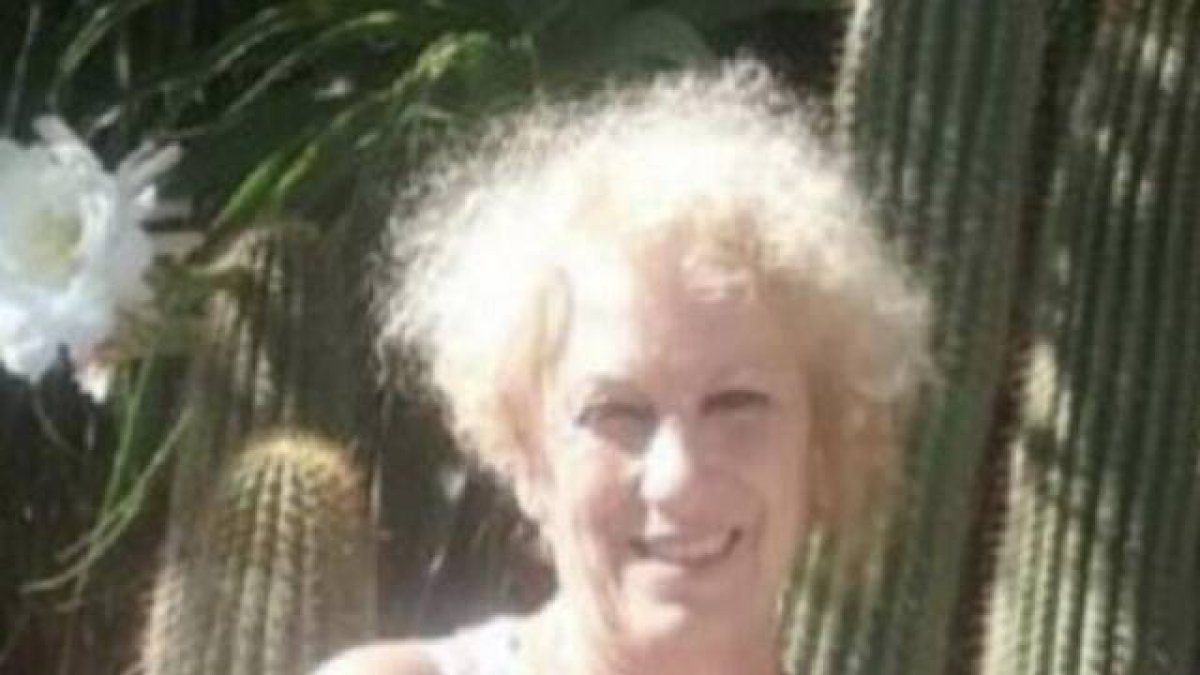 Ángeles Béjar, la madre de Luis Rubiales, ha comenzado este lunes una huelga de hambre ante las protestas contra su hijo por el beso que le dio a la futbolista Jenni Hermoso.