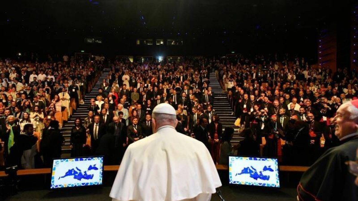 Francisco, ante los asistentes a los Encuentros Mediterráneos de Marsella. Foto: Vatican Media.