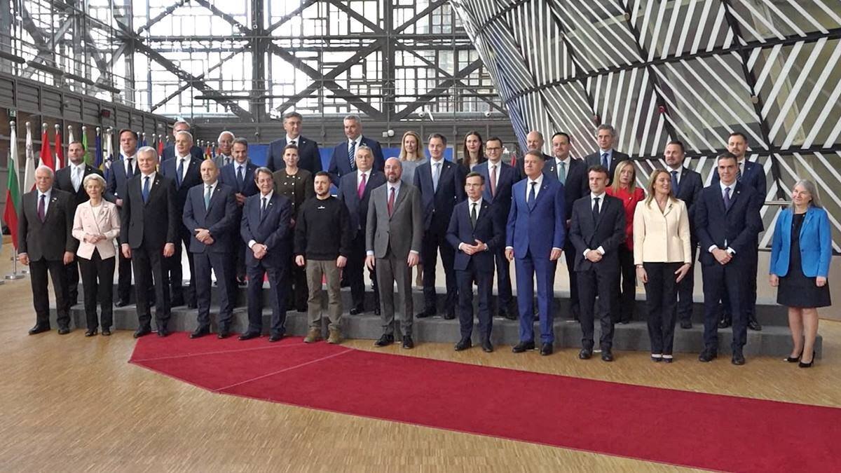 La falta de respeto a la ley y a los demás hace intolerables los privilegios auto-arrogados, lo que exaspera a la sociedad y deteriora la convivencia. Foto (contextual): cumbre de líderes de la Unión Europea.