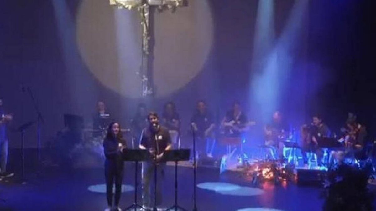 El resultado es un álbum de 16 canciones que desbordan emoción y autenticidad en un entorno de estricto directo.