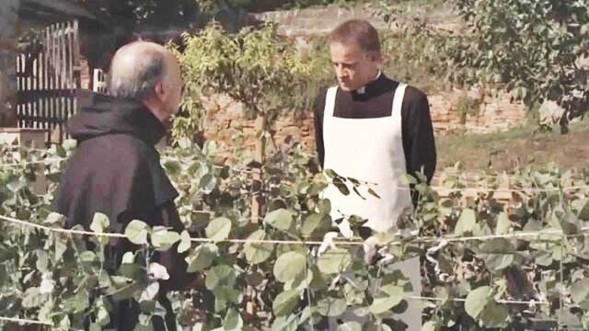 Christopher Lambert (en el centro de la imagen) interpretó a Gregor Mendel en 'El jardinero de Dios' (2009) de Liana Marabini
