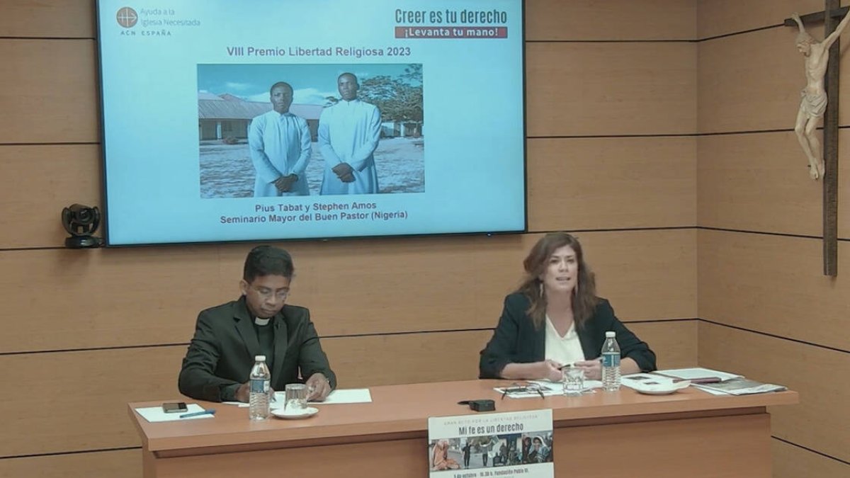 Durante la rueda de prensa se escuchó el testimonio del sacerdote indio Sebastián Jacob: en India se están aprobando leyes para impedir el crecimiento de diferentes credos.