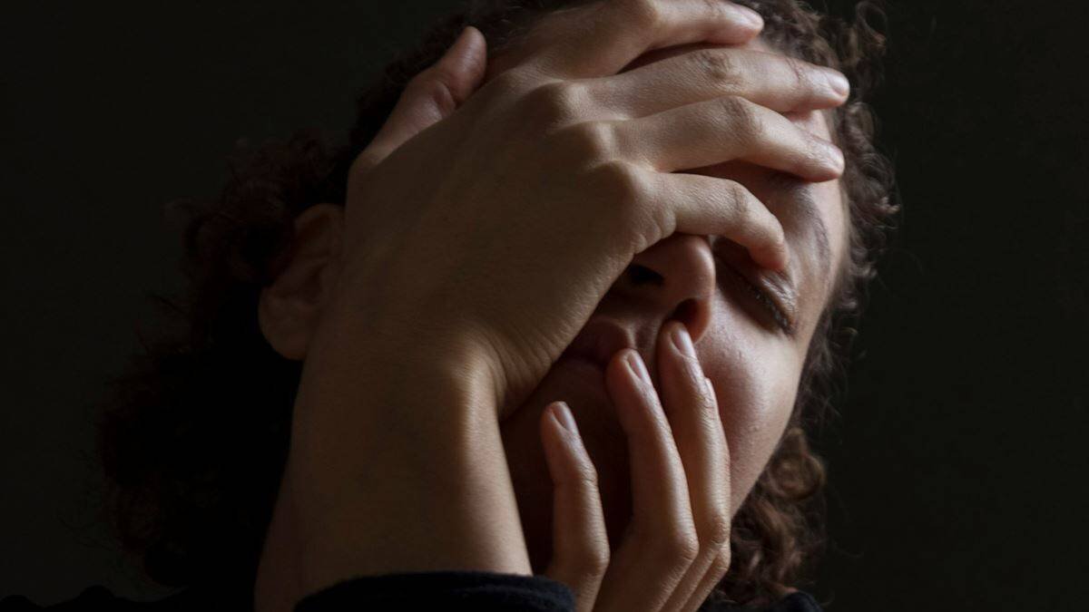 Los síntomas de nuestra sociedad desvinculada son una sucesión de comportamientos patológicos que solo producen desesperación y angustias. Foto (contextual): Kat Love / Unsplash.