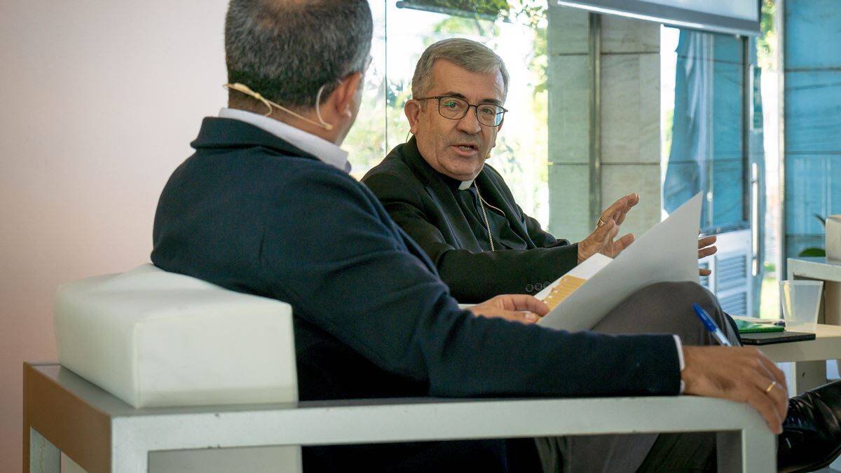 El arzobispo de Valladolid, Luis Argüello, explicó la necesidad de construir la sociedad sobre fundamentos distintos a la pura autonomía individual. Foto: EncuentroMadrid.