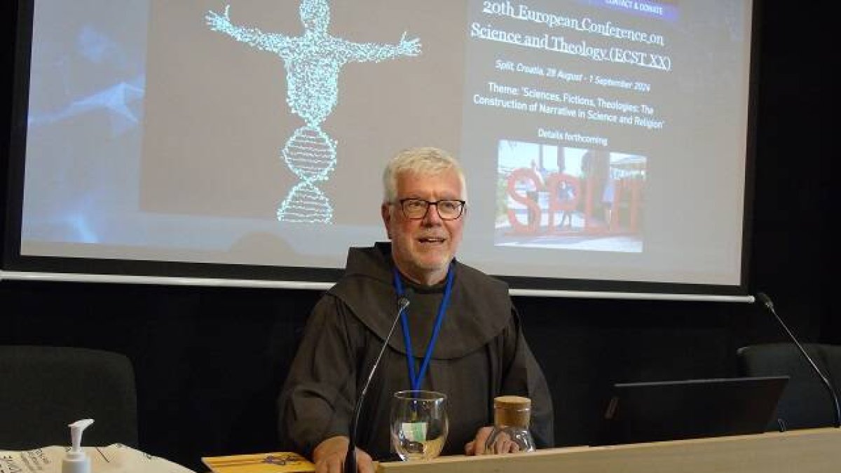 El teólogo franciscano Lluis Oviedo animó a los asistentes a participar en revistas y asociaciones internacionales sobre ciencia y fe