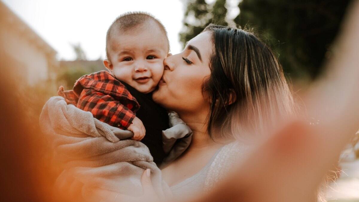 Emily fue violada en una fiesta. Quedó embarazada y le propusieron abortar: la elección que tomó dio la vuelta a varias vidas (Foto: Omar López / Unsplash).