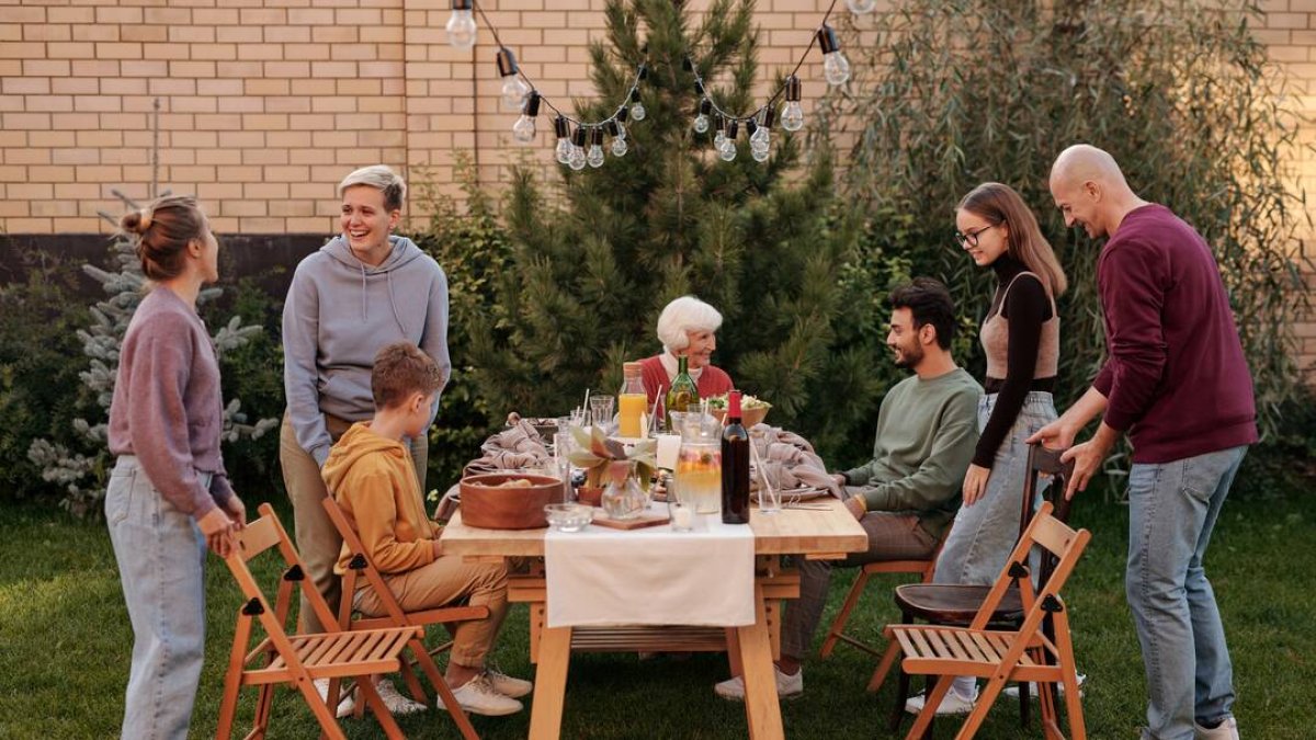 Compartir la mesa en familia: clave para educar