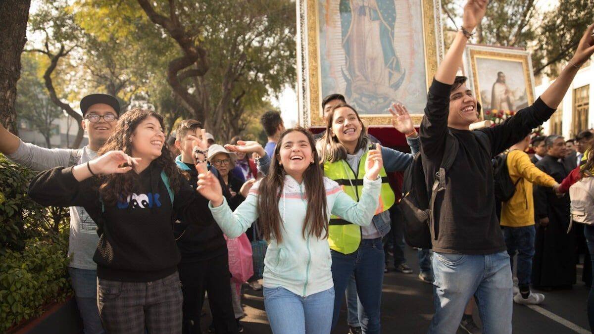 Para los obispos y autores de esta guía de evangelización juvenil, el recurso al Espíritu Santo como el principal evangelizador y a la alegría son dos elementos claves de reevangelización juvenil.