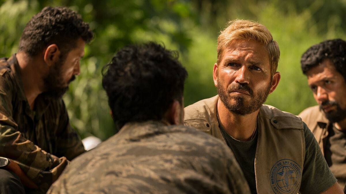 Jim Caviezel, en el papel de Tim Ballard acudiendo a los escenarios más duros para el rescate de niños.