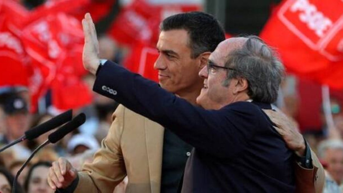 Pedro Sánchez y Ángel Gabilondo, juntos en un mitin de su partido común, el PSOE
