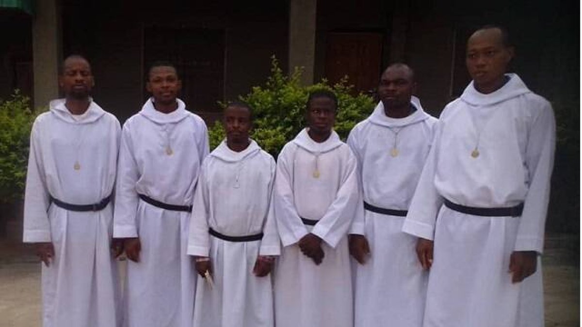 Novicios benedictinos de Eruku, en Nigeria; su noviciado fue asaltado por bandidos fulani