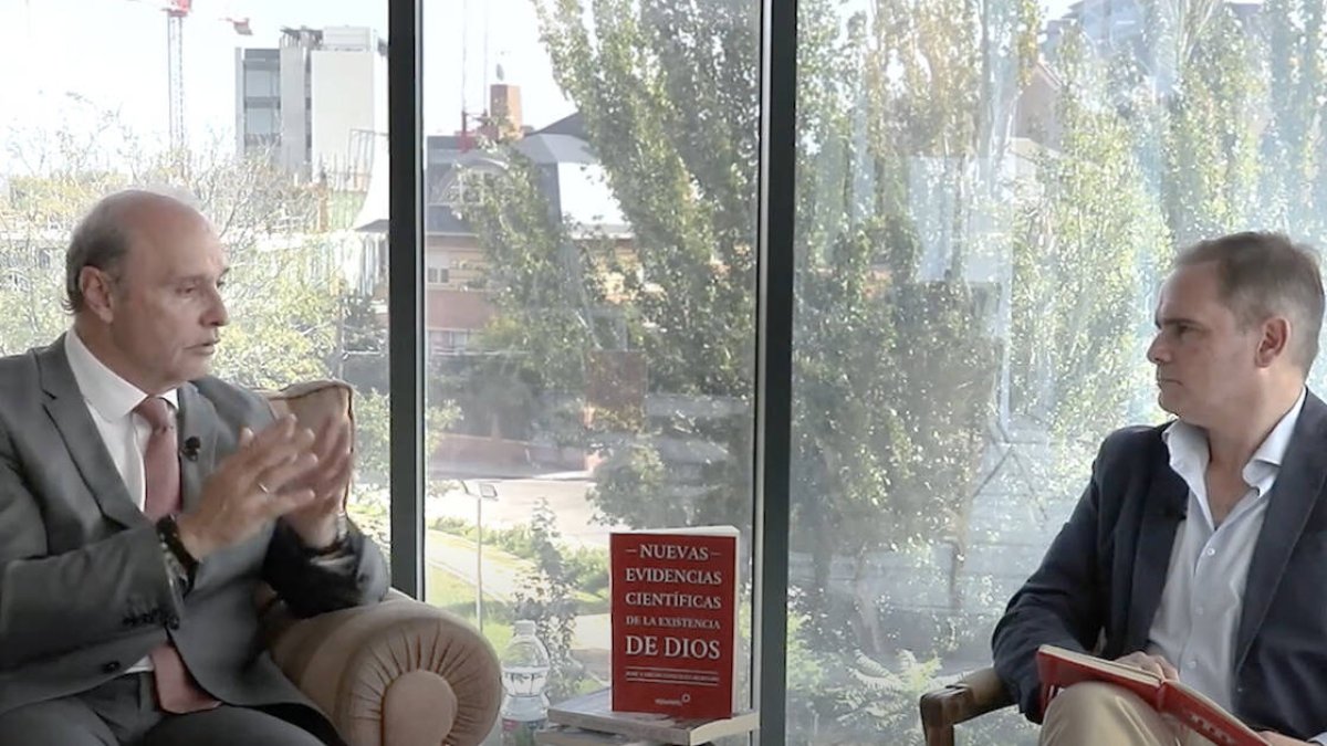 González-Hurtado -izquierda- fue entrevistado recientemente por el periodista Álex Navajas -derecha- para el canal Creo TV.