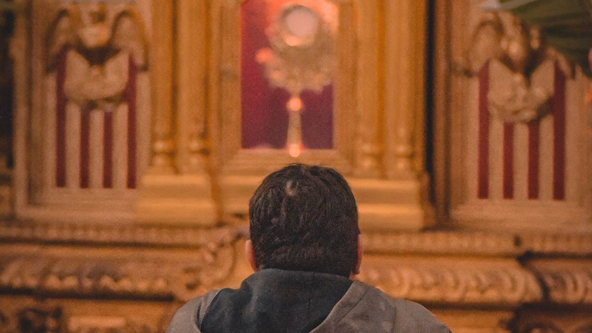 La oración es el lugar y momento donde pedir a Dios sabiduría, un conocimiento personal de intimidad con Él. Foto: Manuel Asturias, S.J. / Cathopic.com