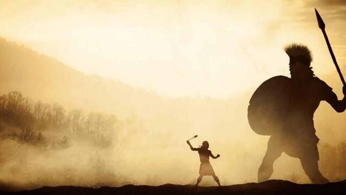 El pequeño David contra el gigante Goliat, el modelo que el Papa da a la prensa católica