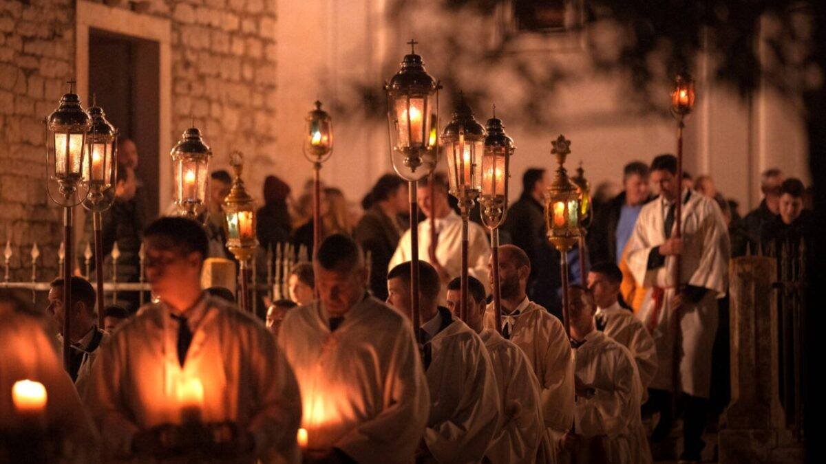 Países como España, México, Colombia o Argentiina y movimientos como Lazos de Amor Mariano o la Renovación Carsimática Católica organizan vigilias de adoración y reparación en todo el mundo este 31 de octubre.
