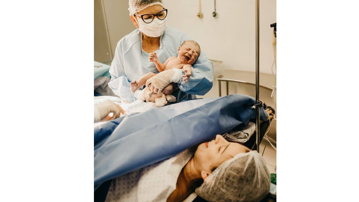 La Biblia usa el símil del embarazo y el parto, tan molestos y dolorosos pero seguidos de tan intensa y duradera alegría, para expresar la alegría de la esperanza del Cielo. Foto: Jonathan Borba / Unsplash.