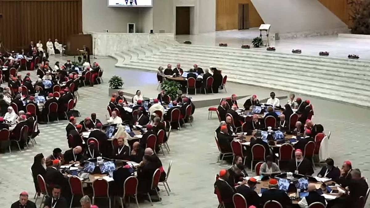 El trabajo en grupos ha servido para escuchar y crecer en la amistad, sostiene el arzobispo de Sidney, pero no es la mejor forma de encontrar lo verdadero y correcto.