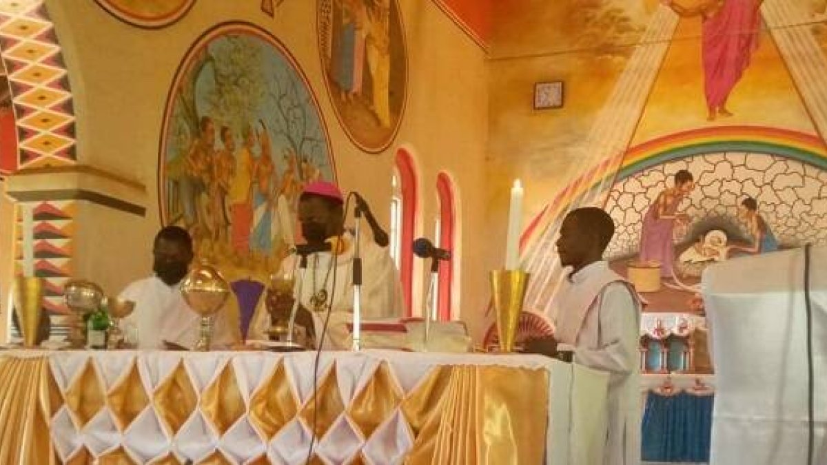 Una misa crismal en la catedral de Bembeke en Malawi