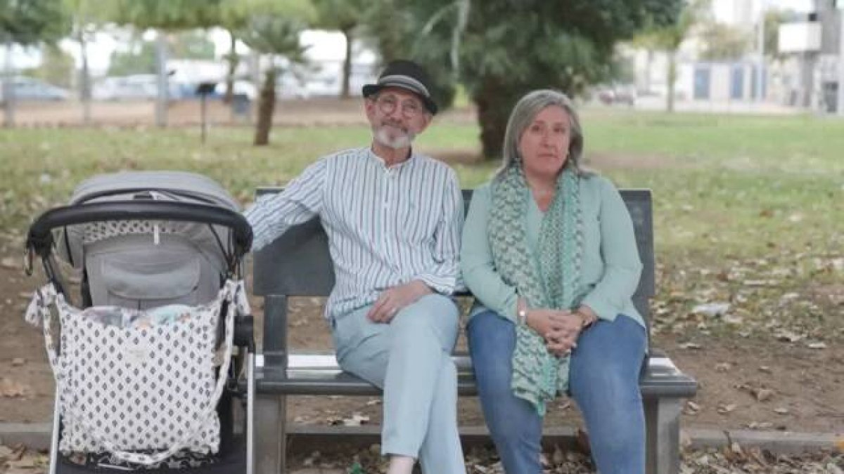 Juli y Montse han acogido en estos ocho años a ocho bebés, que luego han vuelto con sus madres o han sido dados en adopción.