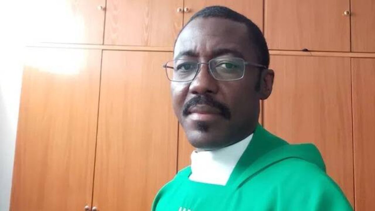El sacerdote haitiano Renel Prosper afirma que siempre que ha salvado la vida -en varias ocasiones- es