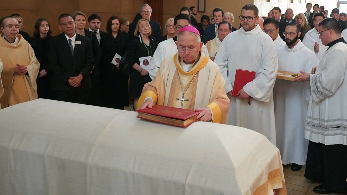Funeral por el obispo David O´Connell, obispo auxiliar de Los Ángeles, asesinado a tiros en su casa en febrero de 2023.