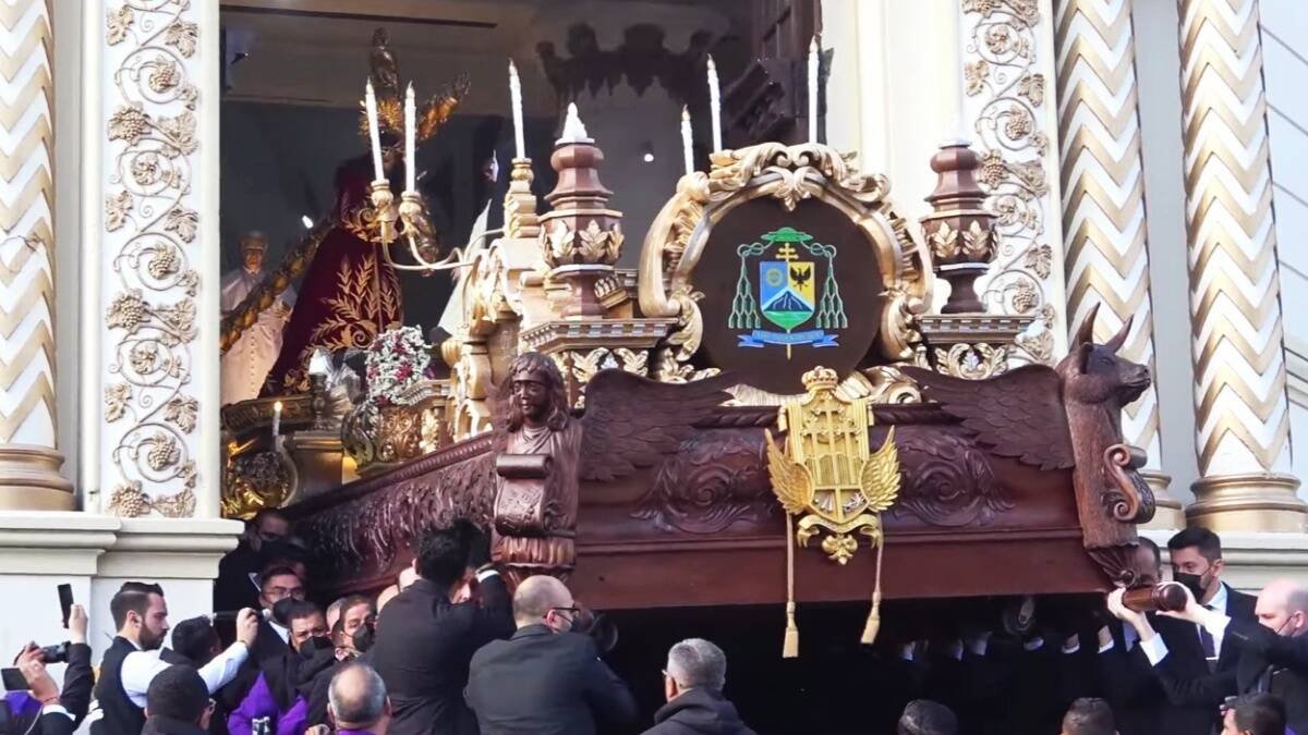 Salida de la procesión de Jesús de la Justicia de Guatemala.